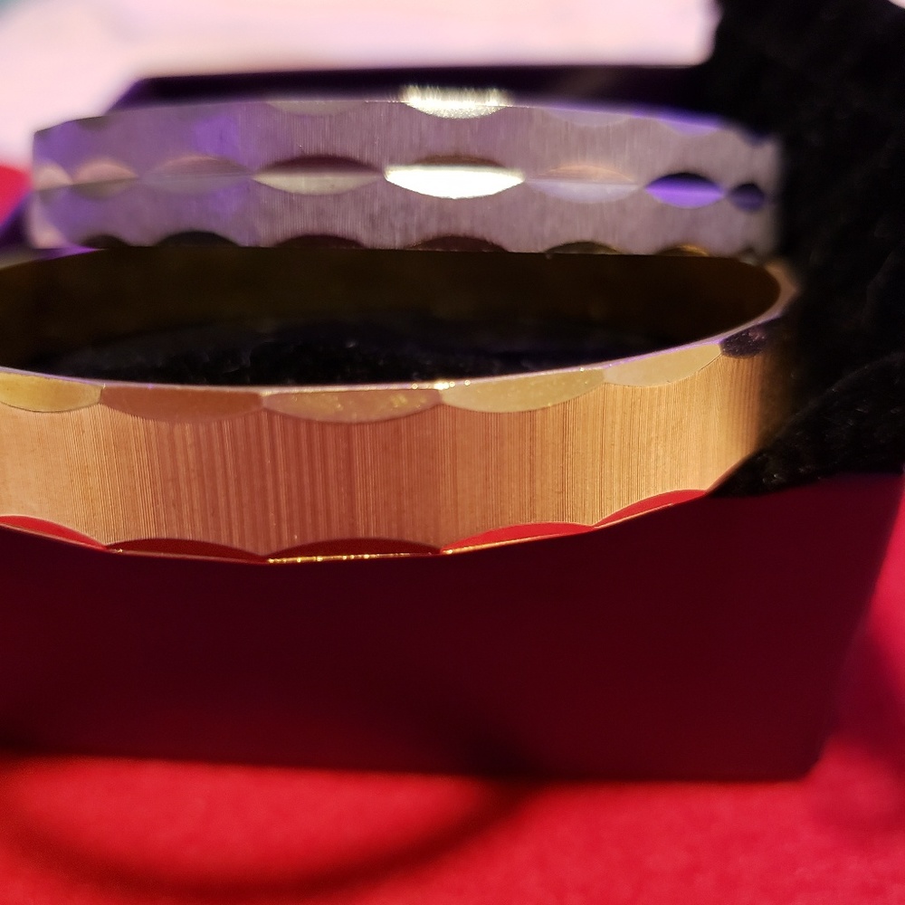 2 bracelets
